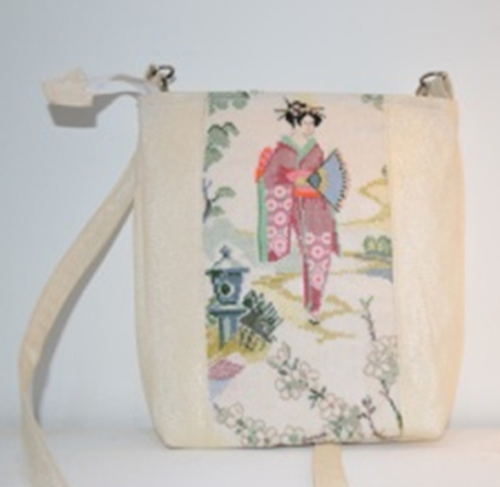 WHITE BAG/CROSS STITCH CHINESE